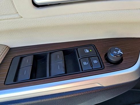 Used 2021 Toyota Sienna XLE w/ XLE Plus Package image 29