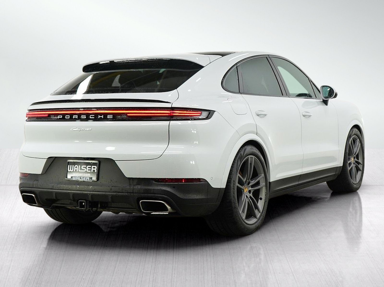 Used 2024 Porsche Cayenne Coupe AWD/4WD image 6