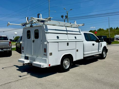 Used 2018 Ford F250 XL w/ Power Equipment Group RWD image 5