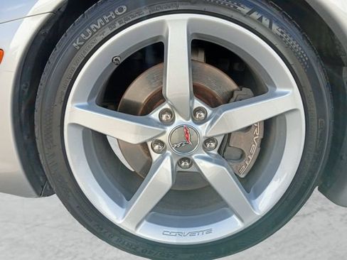 Used 2005 Chevrolet Corvette Coupe w/ Preferred Equipment Group RWD image 23