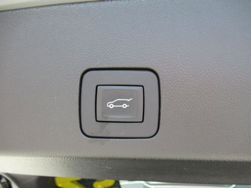 Used 2025 Buick Encore GX Avenir w/ Avenir Technology Package AWD/4WD image 33