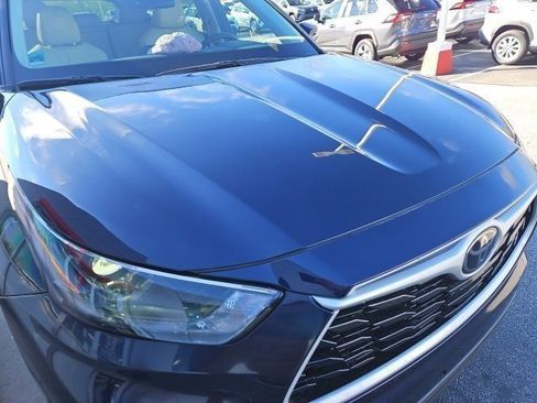 Used 2025 Toyota Highlander XLE image 6