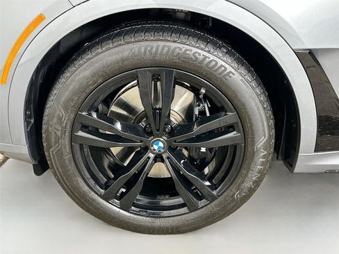 Used 2025 BMW X7 M60i w/ Executive Package image 34