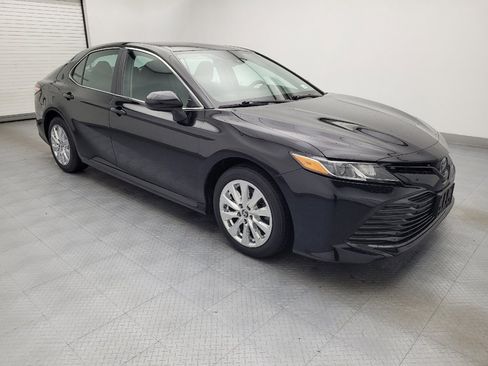 Used 2019 Toyota Camry LE image 11
