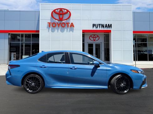 Used 2024 Toyota Camry XSE FWD image 3