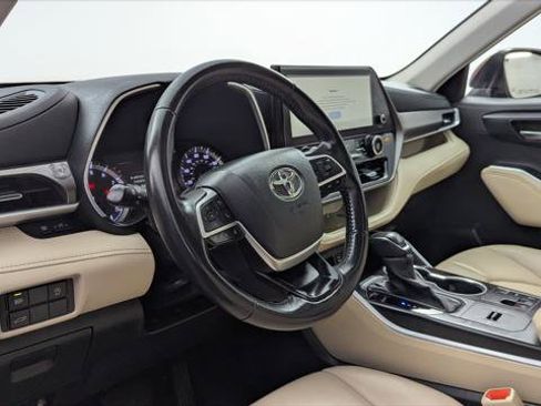 Used 2024 Toyota Highlander XLE image 22