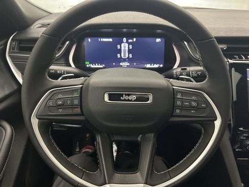 New 2025 Jeep Grand Cherokee Altitude image 30