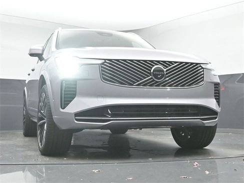 New 2026 Volvo XC90 B6 Plus w/ Protection Package Premier image 39