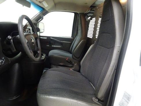 Used 2018 Chevrolet Express 2500 w/ Driver Convenience Package RWD image 21