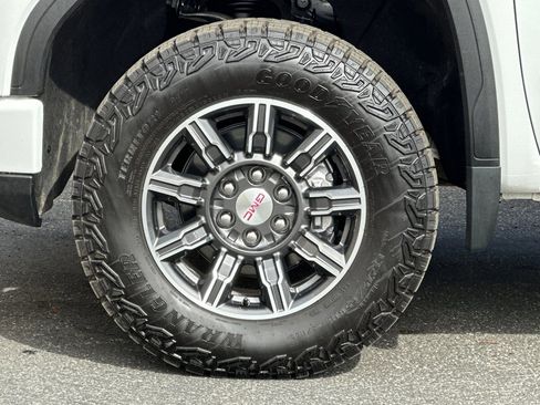 Certified 2025 GMC Sierra 1500 AT4 image 27