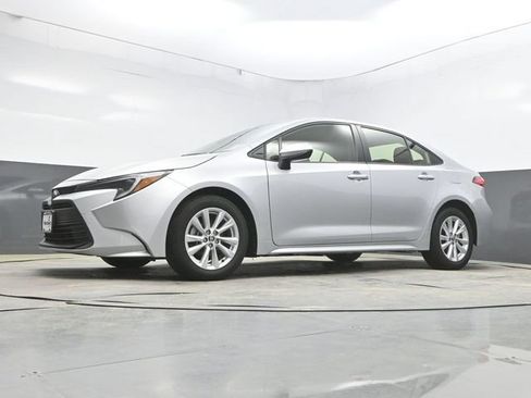 Used 2024 Toyota Corolla LE w/ LE Convenience Package FWD image 35