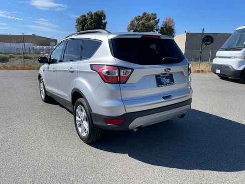 Used 2018 Ford Escape SE FWD image 8