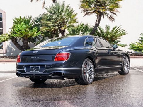 Used 2025 Bentley Flying Spur Plug-In Hybrid image 32