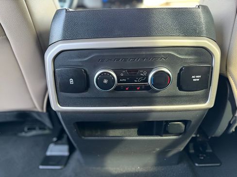 Used 2024 Ford Expedition Max Limited image 11