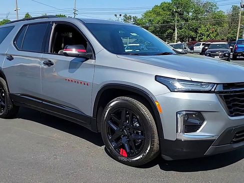 Used 2023 Chevrolet Traverse Premier w/ Redline Edition image 2