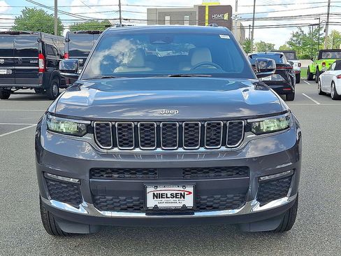 Used 2025 Jeep Grand Cherokee L Limited AWD/4WD image 35