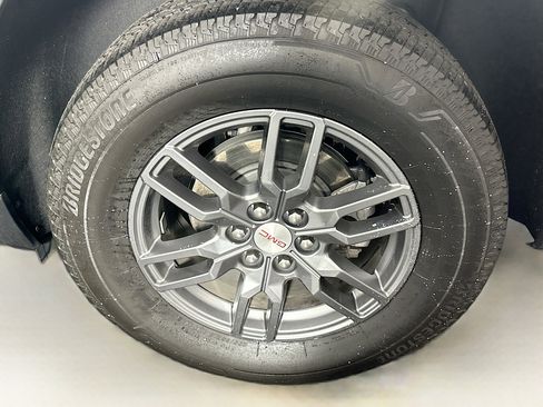 Used 2025 GMC Acadia Elevation image 11