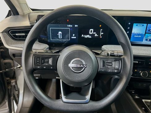 Used 2025 Nissan Kicks SV FWD image 9