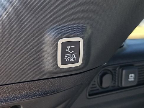 New 2025 Jeep Grand Cherokee Laredo image 9