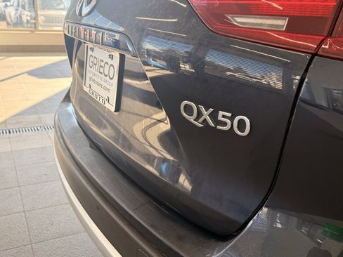 Used 2022 INFINITI QX50 Essential image 10