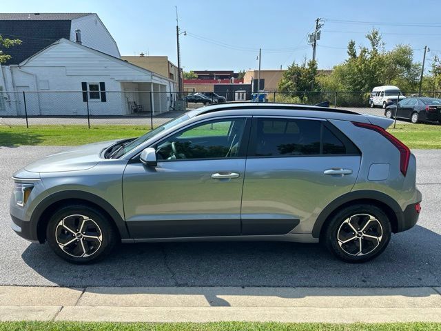 Certified 2023 Kia Niro LX FWD image 28