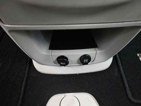 Used 2016 Dodge Grand Caravan SE image 17