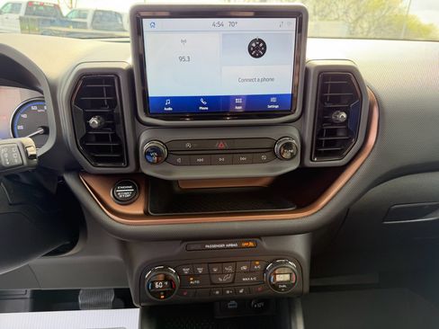 Used 2021 Ford Bronco Sport Outer Banks image 10