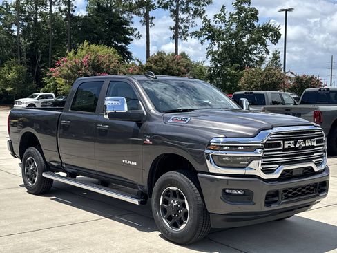 Used 2025 RAM 2500 Laramie AWD/4WD image 2
