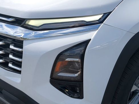 Used 2025 Chevrolet Equinox LT w/ Convenience Package II FWD image 7