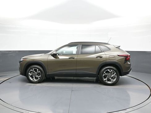 Used 2024 Chevrolet Trax LT w/ Driver Confidence Package image 9