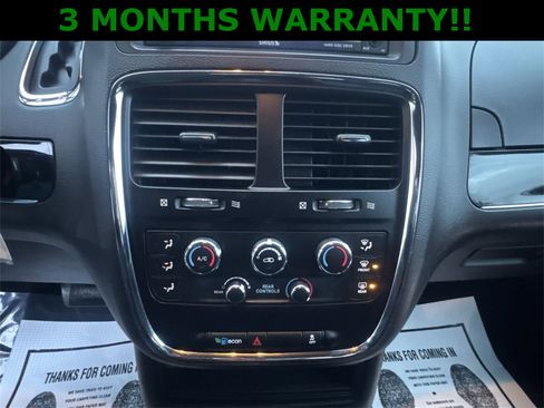 Used 2018 Dodge Grand Caravan SE image 17