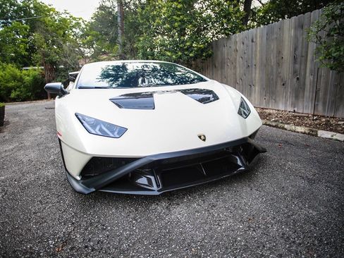 Used 2023 Lamborghini Huracan STO RWD image 10