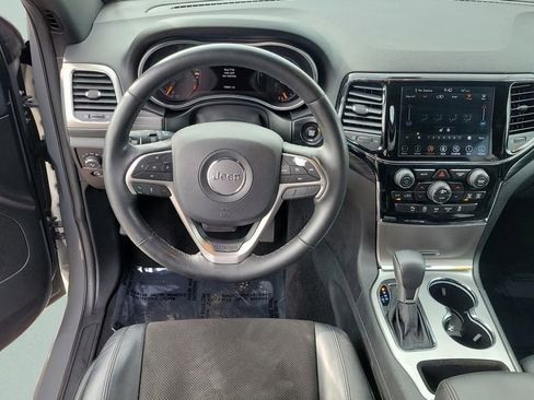 Used 2019 Jeep Grand Cherokee Altitude image 15