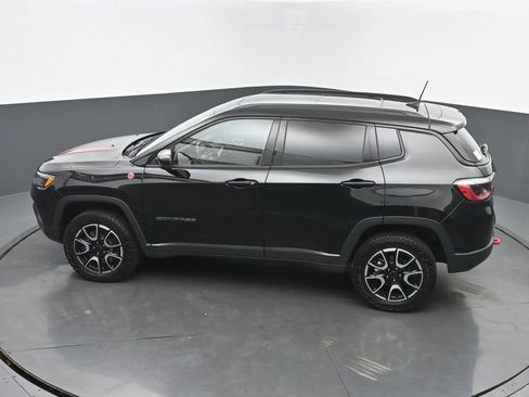 Used 2025 Jeep Compass Trailhawk w/ Sun & Sound Group AWD/4WD image 47