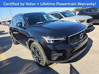 Used 2025 Volvo XC40 B5 Core video 1