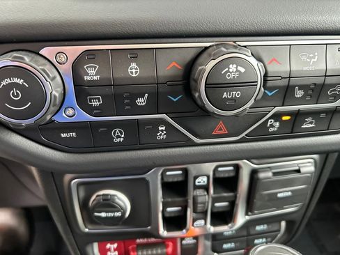 New 2025 Jeep Gladiator Mojave image 16