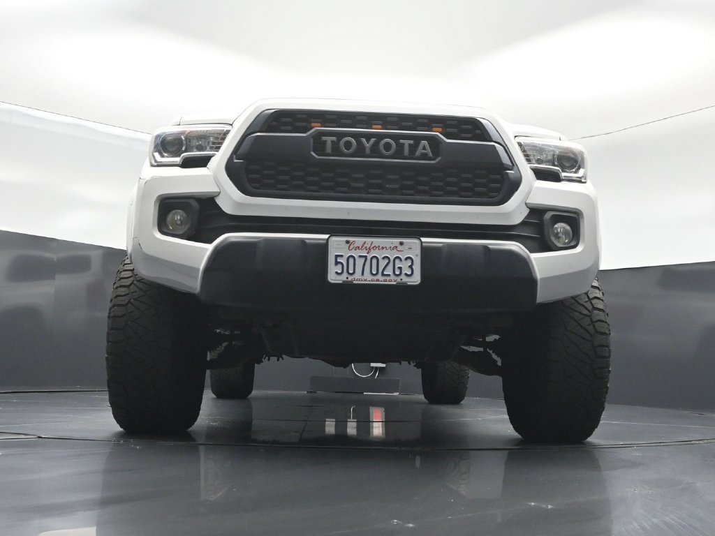 Used 2017 Toyota Tacoma SR5 w/ Tow Package AWD/4WD image 41