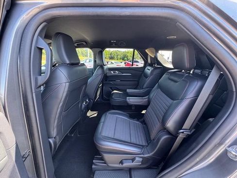 Used 2025 Ford Explorer ST-Line AWD/4WD image 13