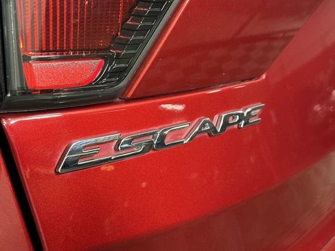 Used 2017 Ford Escape Titanium AWD/4WD image 33