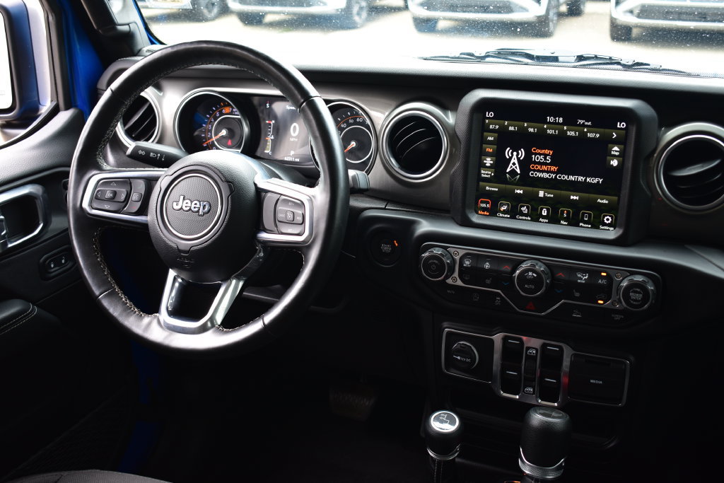 Used 2023 Jeep Wrangler Unlimited Sahara w/ Cold Weather Group AWD/4WD image 35