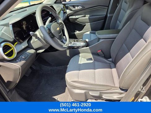 Used 2024 Chevrolet Trax LT FWD image 9
