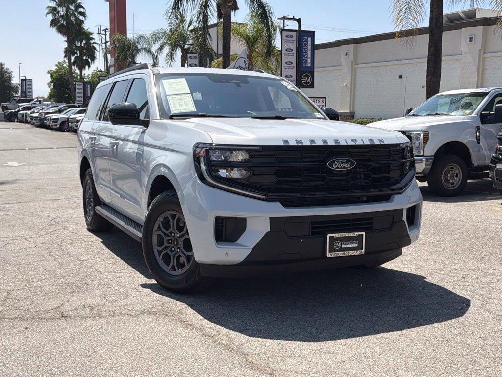 Certified 2025 Ford Expedition Active AWD/4WD image 3