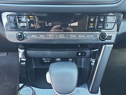 Used 2024 Kia Seltos EX AWD/4WD image 30