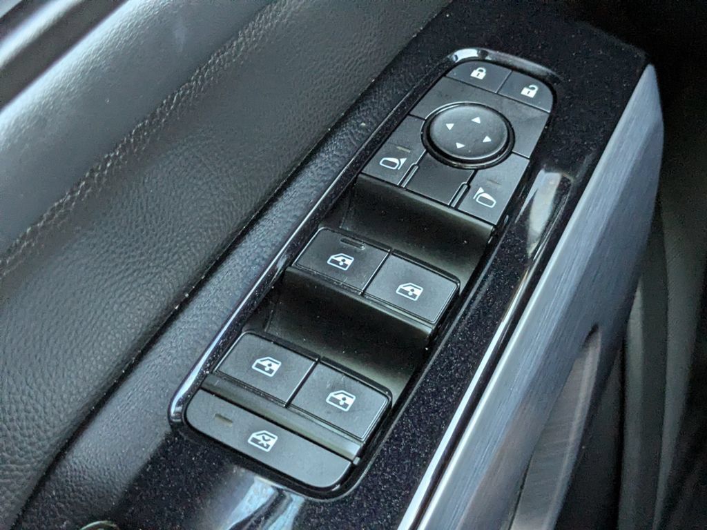 Used 2025 Nissan Pathfinder SL FWD image 24