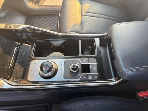 Used 2023 Kia Sorento SX Prestige image 23