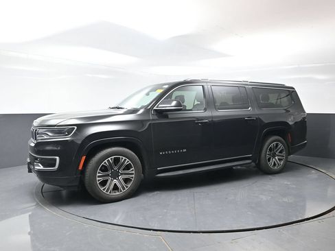 Used 2024 Jeep Wagoneer L Series II w/ Flexible Seating Group AWD/4WD image 10