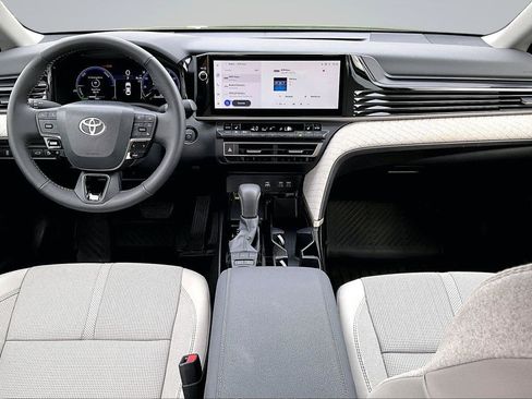 Used 2026 Toyota Camry XLE AWD/4WD image 17