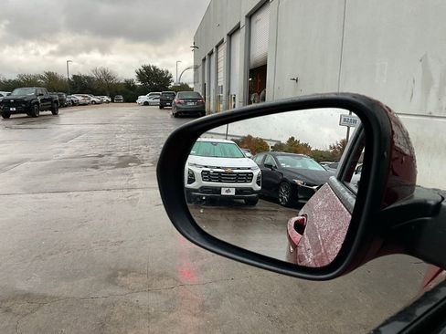 Used 2025 Chevrolet Trax LT image 18