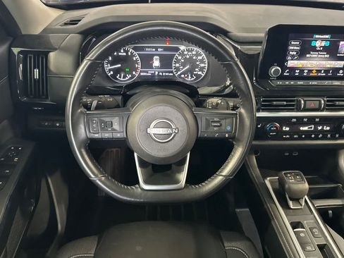 Used 2024 Nissan Pathfinder SV FWD image 16