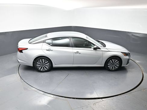 Used 2024 Nissan Altima 2.5 SV FWD image 57